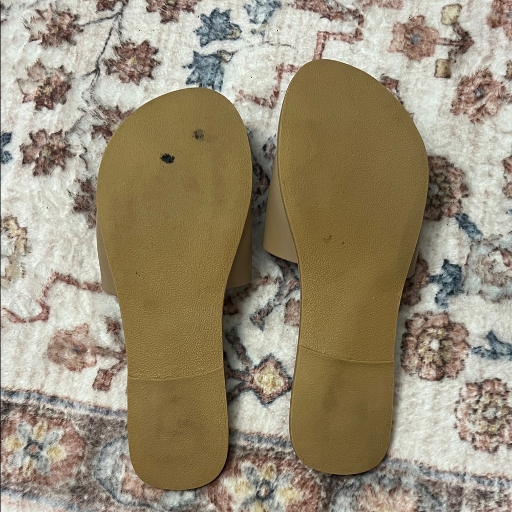 Beach by Matisse Women's Beige Slide Sandals size 8 - Picture 2 of 3